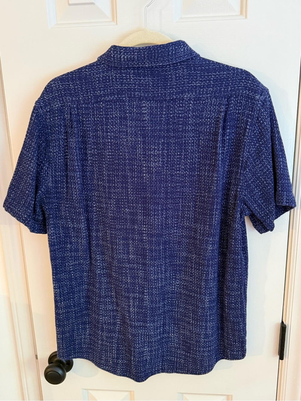 Men's Short-Sleeve Button-Up Shirt in Navy Blue - Picture 2 of 4